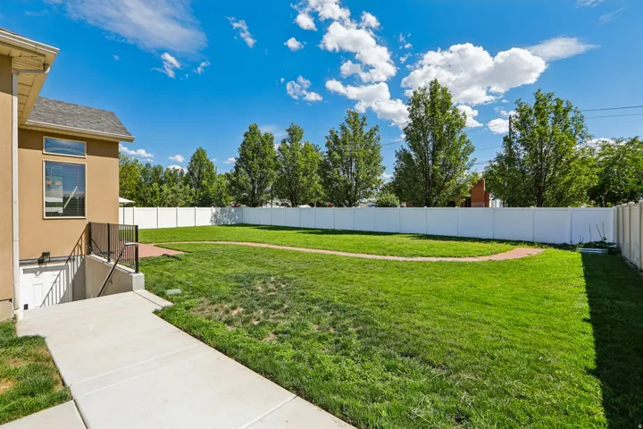 1317 W 2340 N, Clinton, Utah 84015