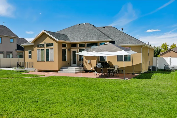 1317 W 2340 N, Clinton, Utah 84015