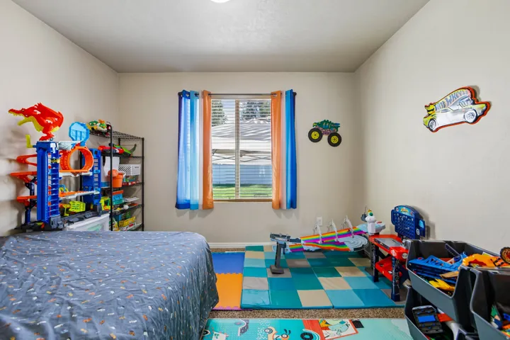 1317 W 2340 N, Clinton, Utah 84015