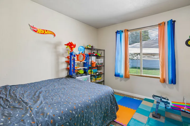 1317 W 2340 N, Clinton, Utah 84015