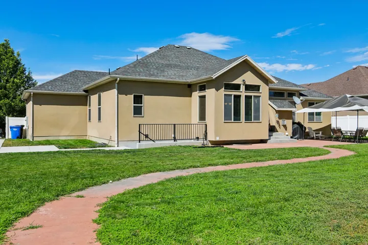 1317 W 2340 N, Clinton, Utah 84015