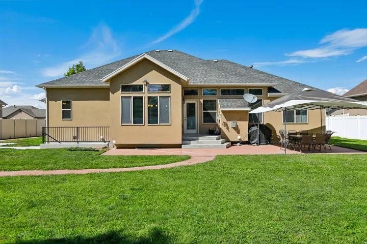 1317 W 2340 N, Clinton, Utah 84015