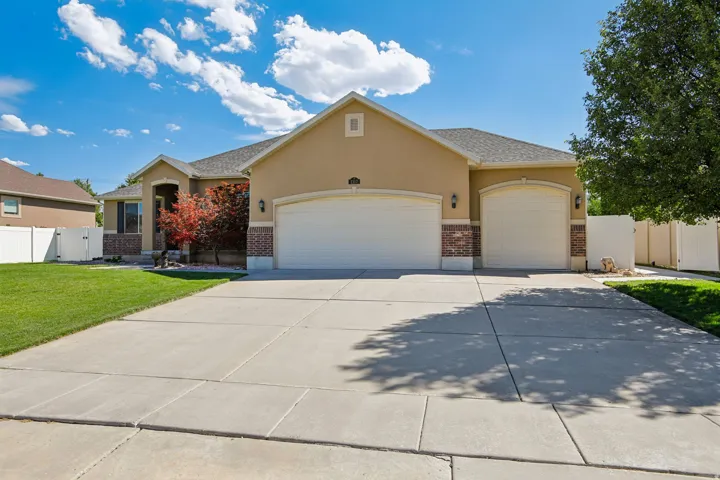 1317 W 2340 N, Clinton, Utah 84015