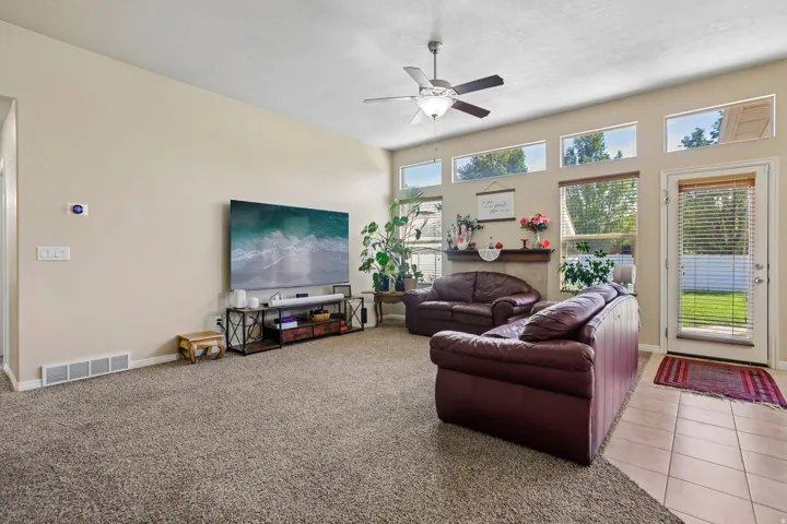 1317 W 2340 N, Clinton, Utah 84015