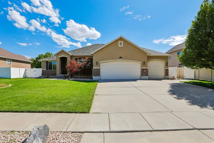 1317 W 2340 N, Clinton, Utah 84015