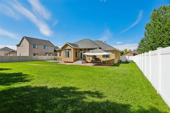1317 W 2340 N, Clinton, Utah 84015