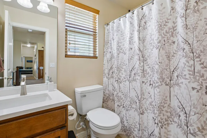 1317 W 2340 N, Clinton, Utah 84015