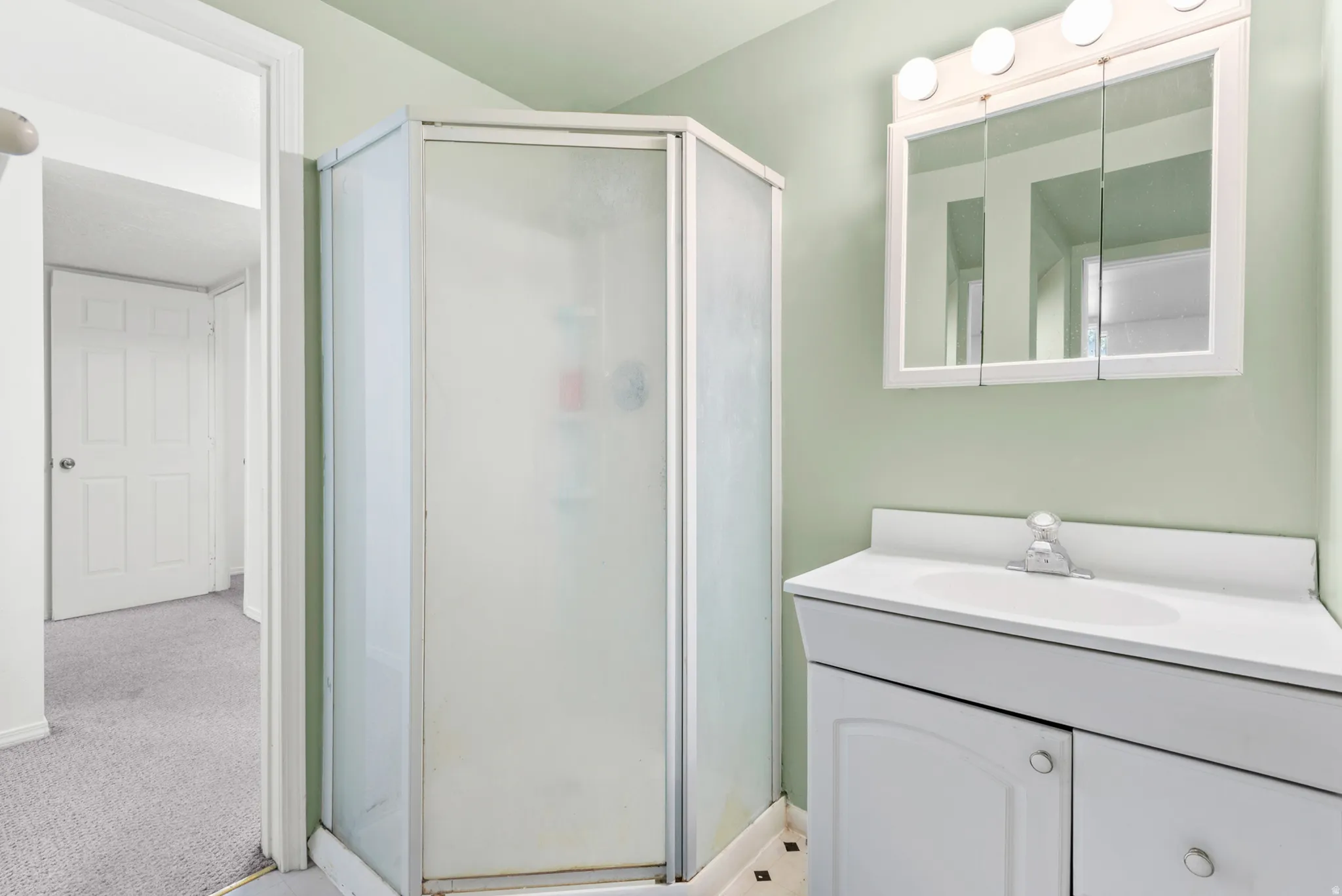 Bathroom 2 with shower