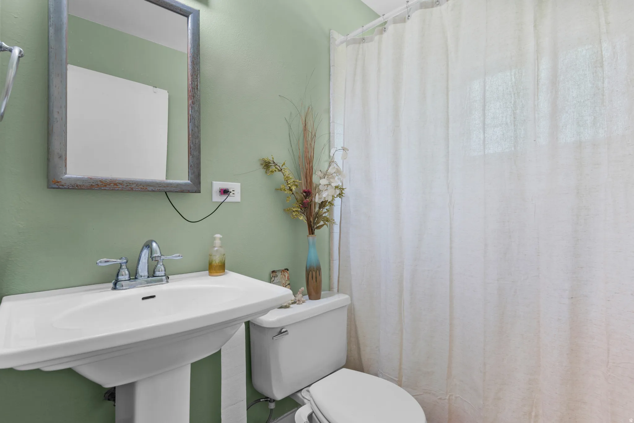 Cozy and bright fresh paint for a bright morning