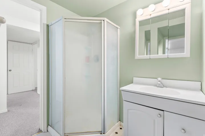 Bathroom 2 with shower