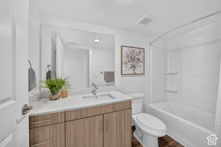 Full loft bathroom