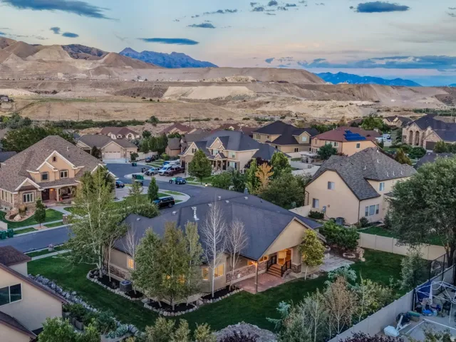 Residential neighborhood setting with multiple detached homes