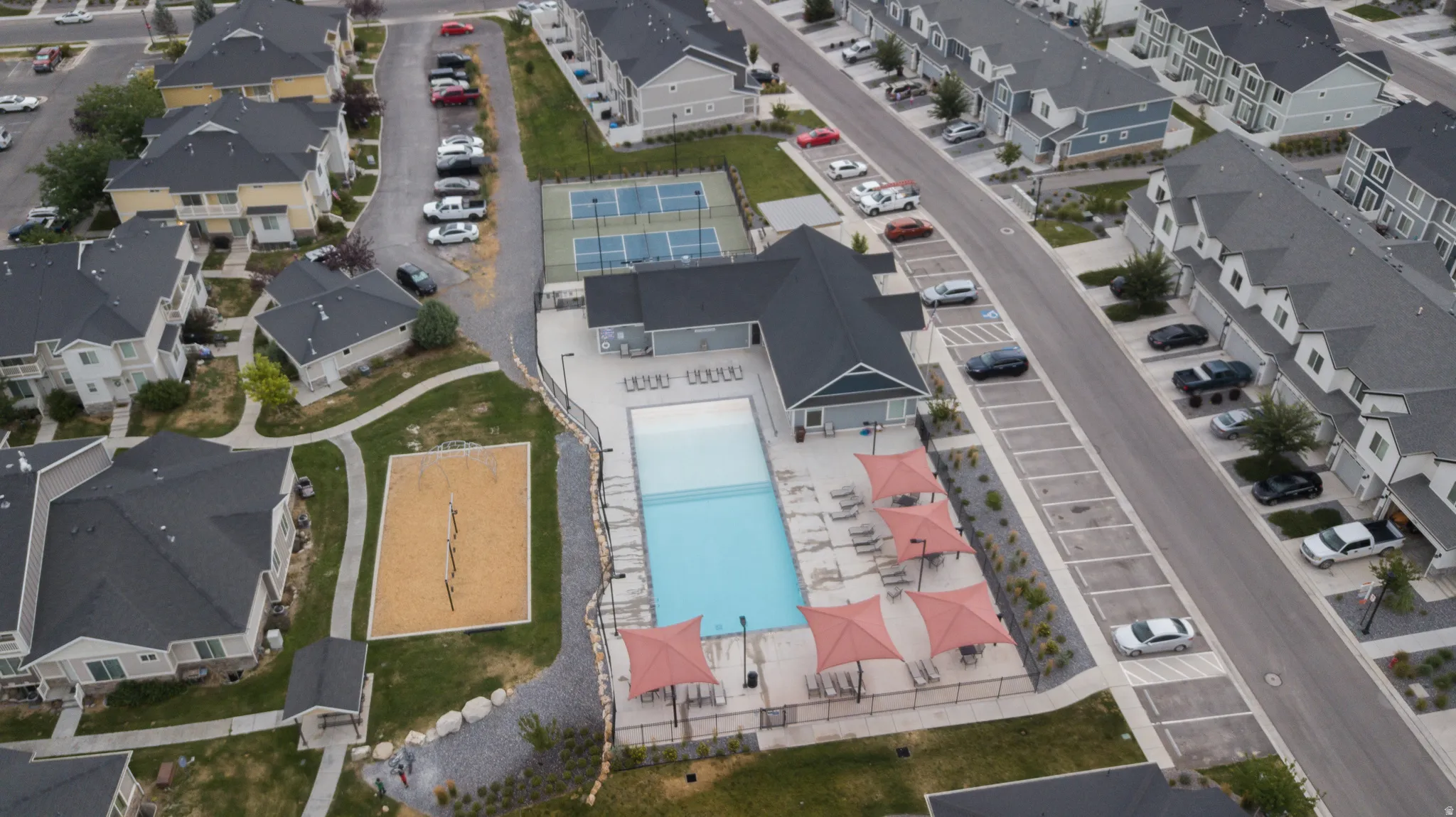 Community amenities include a swimming pool, volleyball court, and tennis courts