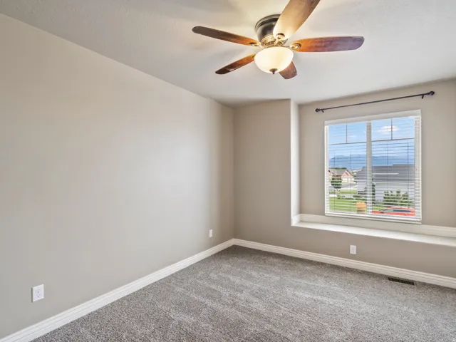 Wall-to-wall carpeting with an integrated ceiling fan