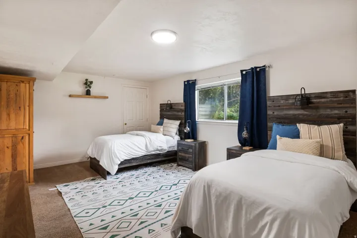 White walls, light-colored ceiling, and carpeted flooring