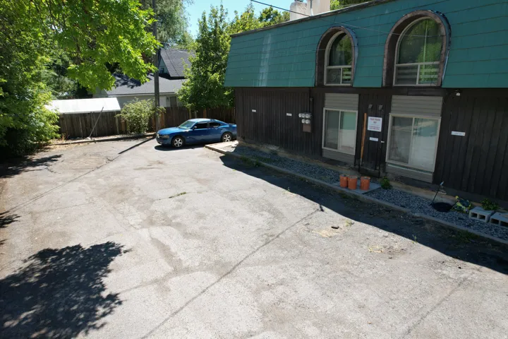 2 parking places for each unit
