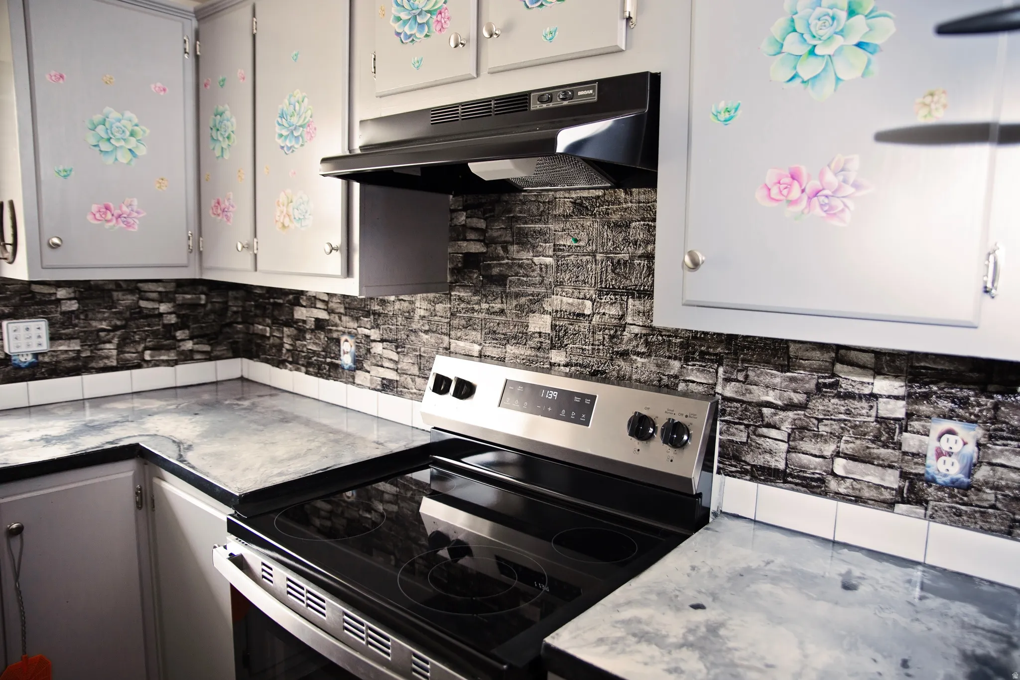 L-shaped countertop with a light-toned finish