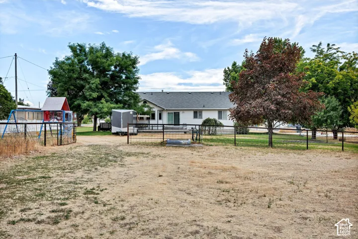 Perimeter fencing behind exterior of residence.