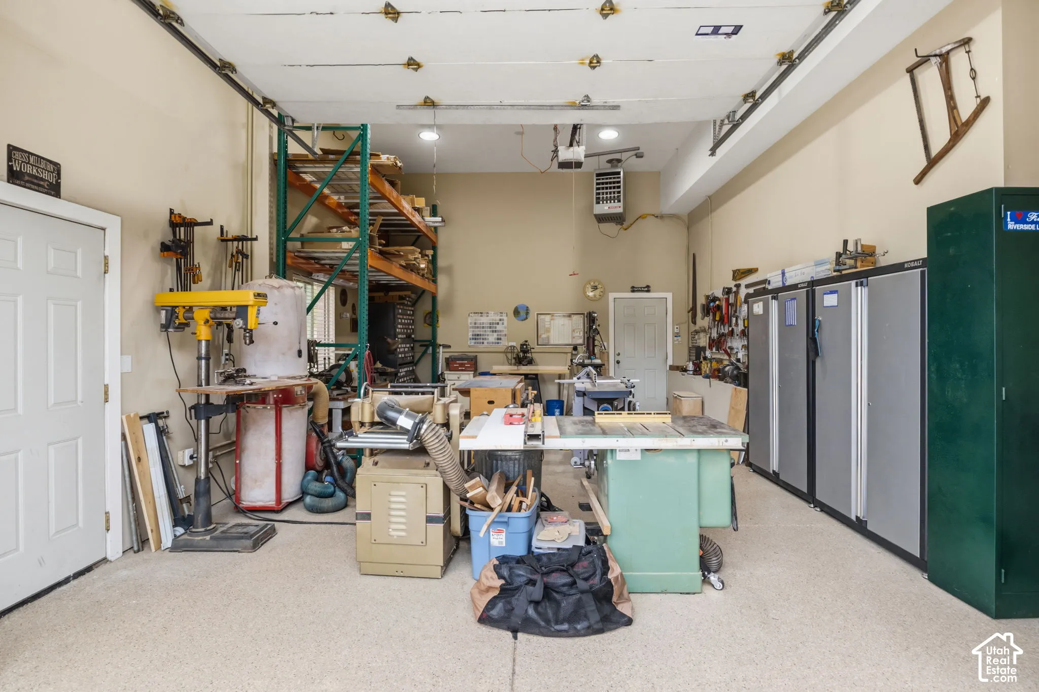Large Garage/Workshop