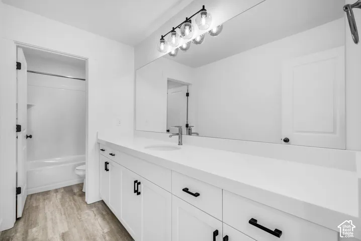 Upstairs full bathroom