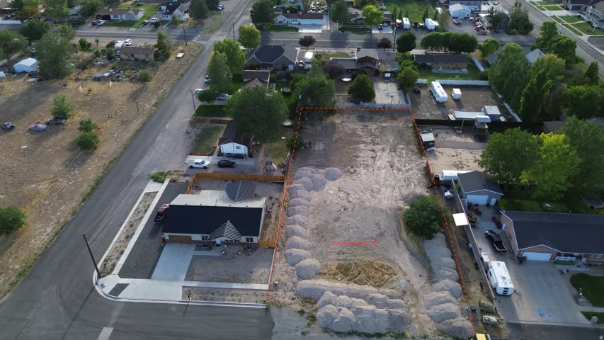 Expansive undeveloped lot with clear boundaries