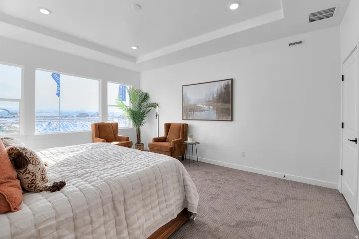 Tray ceiling with recessed lighting