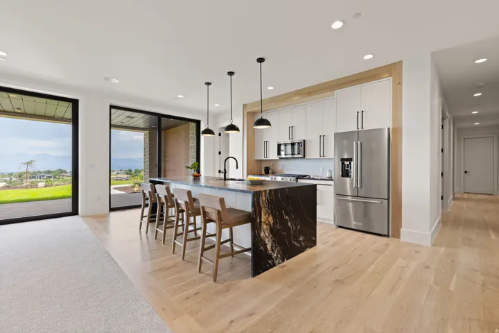 6 E Eastern Peak Cv, Sandy, Utah 84092