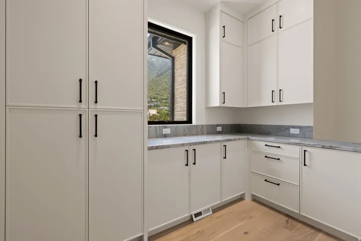 6 E Eastern Peak Cv, Sandy, Utah 84092