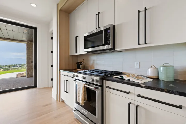 6 E Eastern Peak Cv, Sandy, Utah 84092