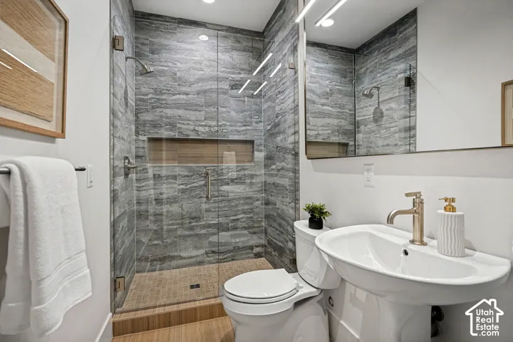 Glass-enclosed shower with a tiled surround and built-in niche