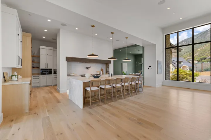 6 E Eastern Peak Cv, Sandy, Utah 84092