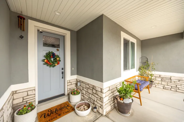 Covered entry way with covered front porch sitting area