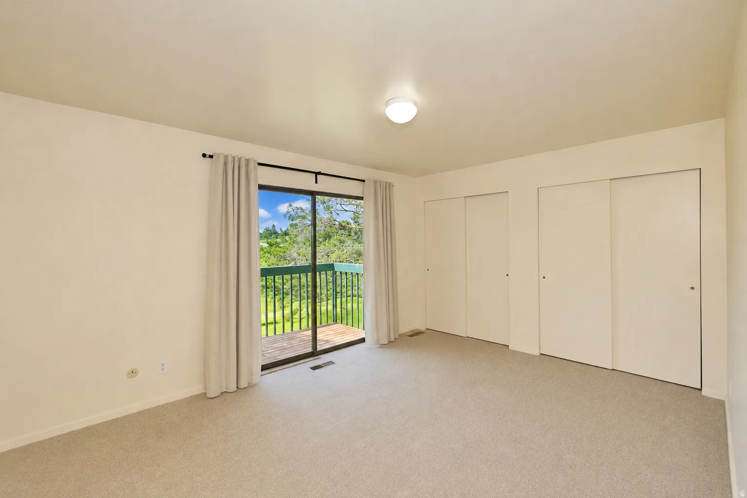 Upstairs bedroom with gorgeous views!