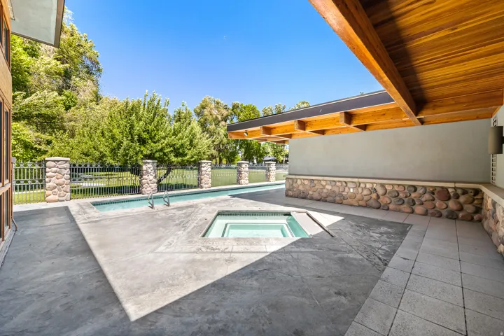 6288 S S Moffat Farm Ln, Murray, Utah 84121
