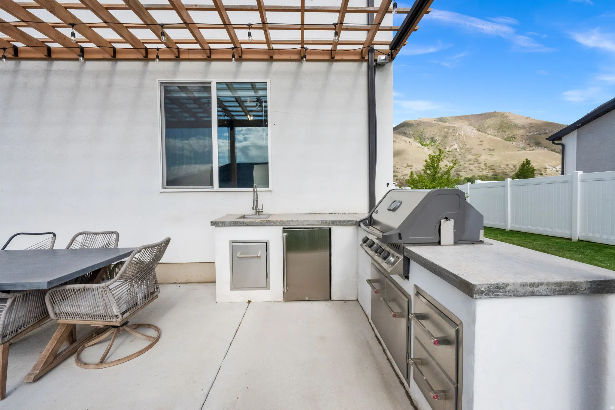 This dream outdoor kitchen is calling to your inner chef.  All appliances are included!