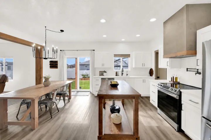 Tons of preparation space and room to accommodate a LARGE table for family gatherings