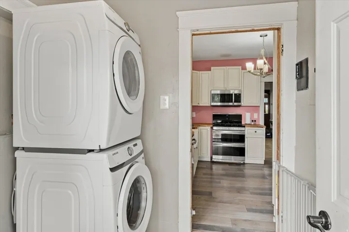 Stackable laundry appliances