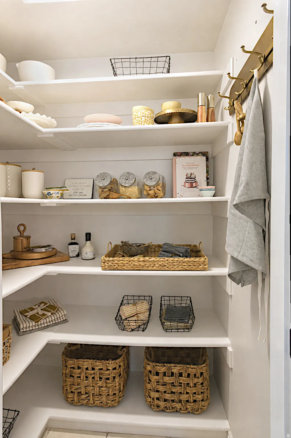 Built-in shelving with L-shaped configuration