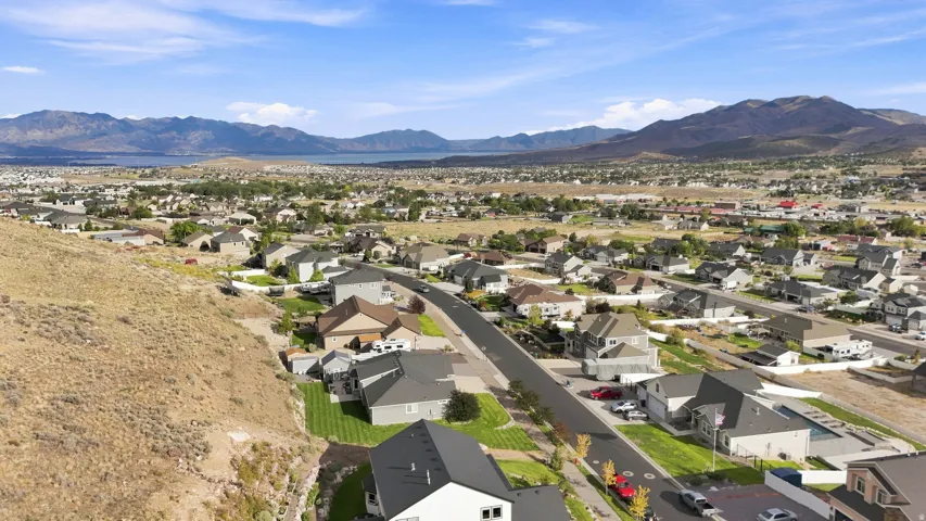 Private subdivision featuring a minimum of 1/2 acre lot size
