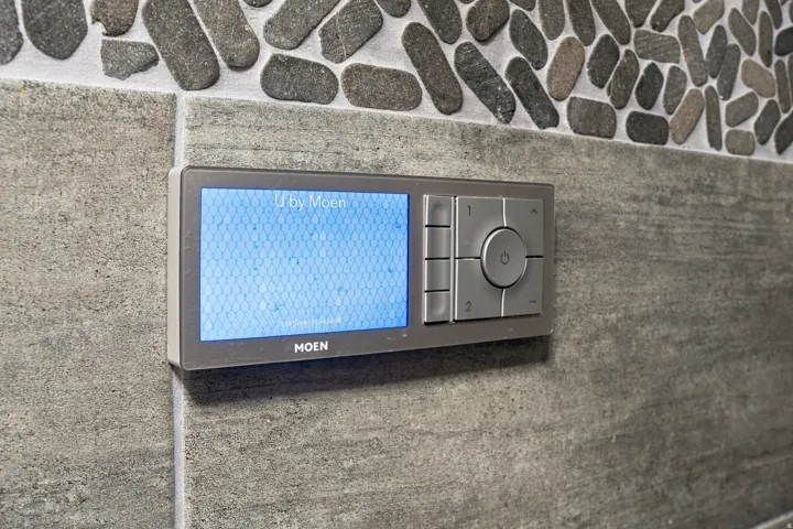 Digital shower control panel: music, steam shower, adjustable lighting, and 3 shower heads