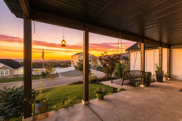 Surrounding views of the mountains and Utah Lake
