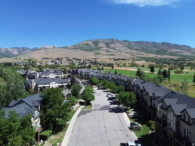 Beautiful and well-planned Moose Hollow Condo Community packed with ammenities and stunning views of the mountains and valley: pool, 2 year roud spas, sauna, exercise room, game room, clubhouse, pickleball, disc golf, Wolf Creek Golf Course, hiking and bi