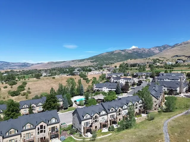 Beautiful and well-planned Moose Hollow Condo Community packed with ammenities and stunning views of the mountains and valley: pool, 2 year roud spas, sauna, exercise room, game room, clubhouse, pickleball, disc golf, Wolf Creek Golf Course, hiking and bi