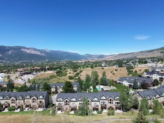 Beautiful and well-planned Moose Hollow Condo Community packed with ammenities and stunning views of the mountains and valley: pool, 2 year roud spas, sauna, exercise room, game room, clubhouse, pickleball, disc golf, Wolf Creek Golf Course, hiking and bi