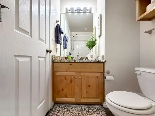 Shared hallway full bath in the basement for guest convenience. Gorgeous granite countertops and knotty alder cabinets.