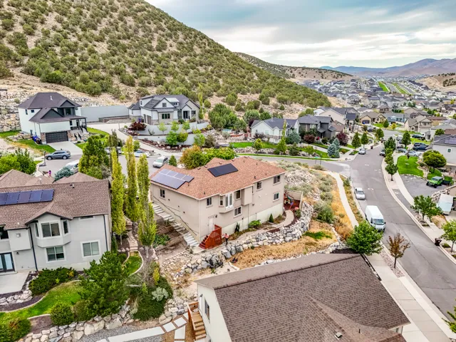 Neighborhood with residential properties and mountain backdrop