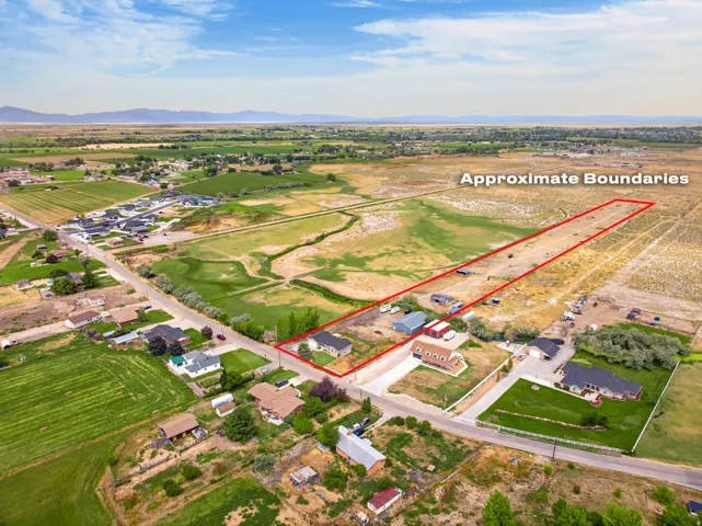 Expansive lot with a long, linear configuration