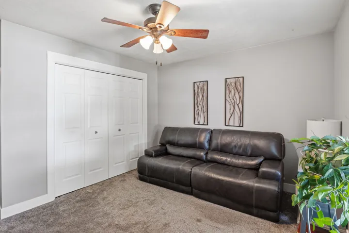 Large 2nd Bedroom on Main Floor. Full length Closet