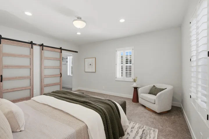 Large primary bedroom with en-suite and large walk-in closet, recessed lighting
