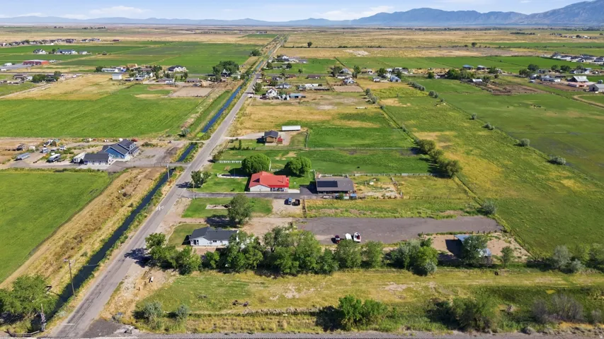 Expansive land parcel featuring open fields and distant mountain ranges